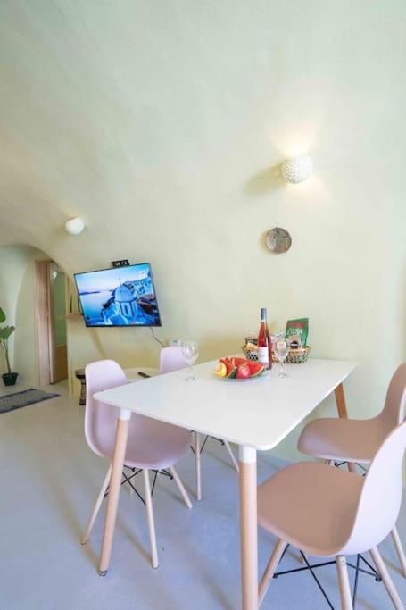 Santorini Oasis- Cave House *