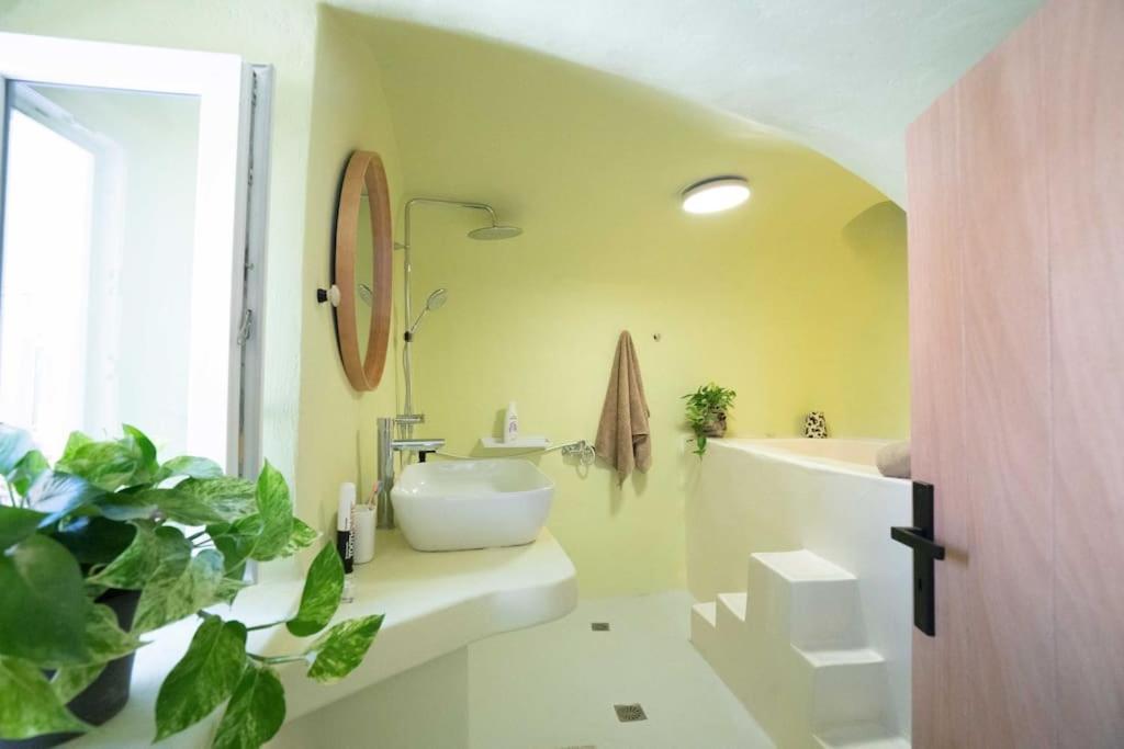 Santorini Oasis- Cave House