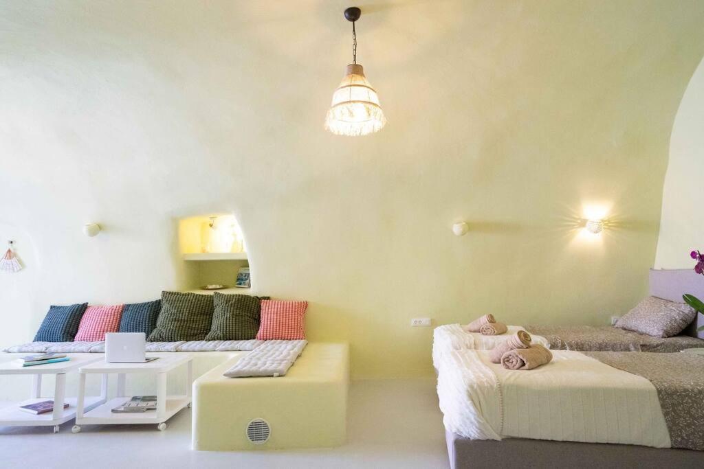 Santorini Oasis- Cave House Holiday home